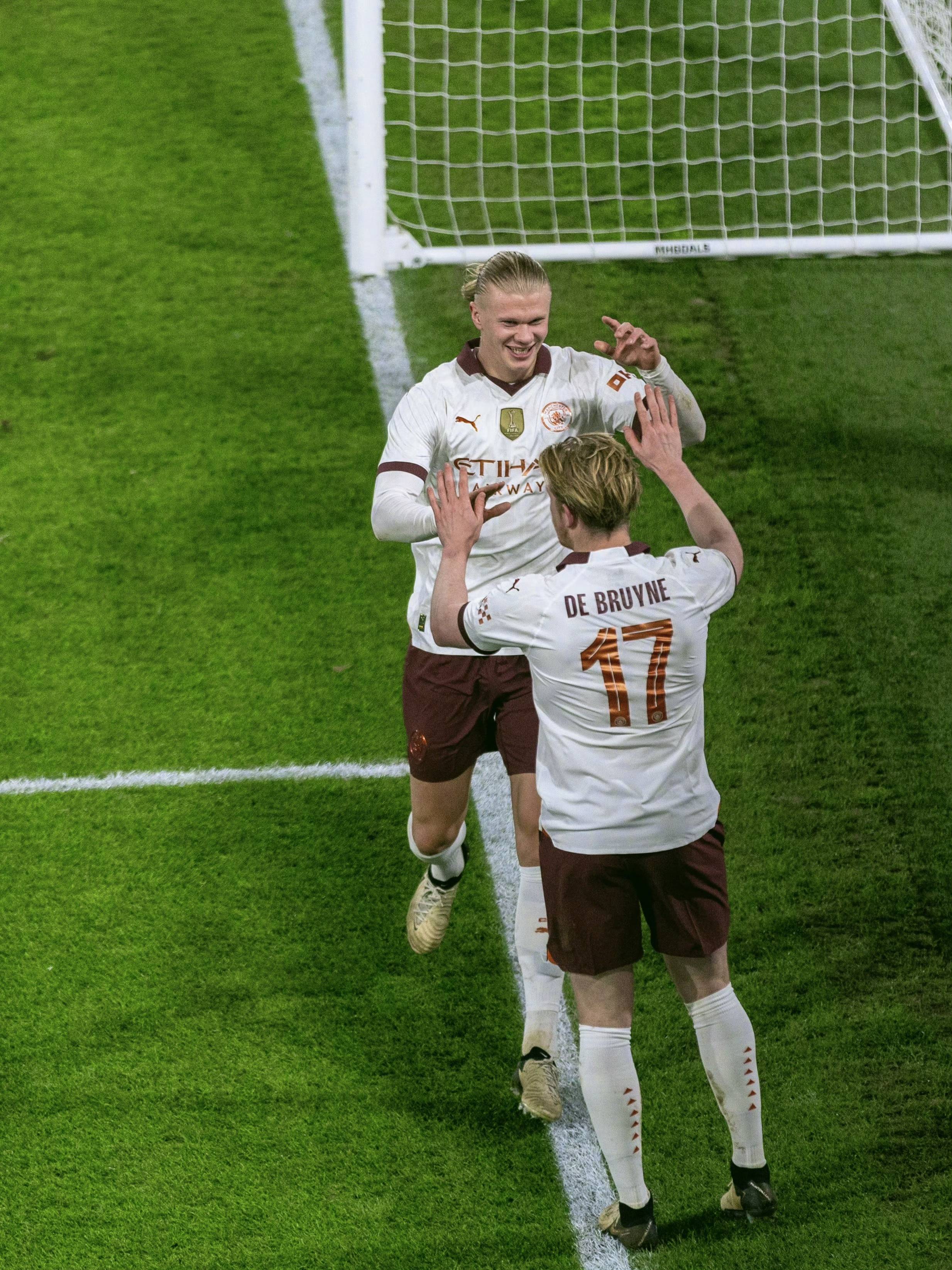 爱游戏体育-关于冲刺阶段曼城备战足总杯，手感冰凉细节曝光，媒体盛赞，更衣室氛围转暖的信息-爱游戏体育